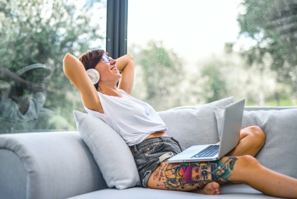 Een momentje voor jezelf is zo belangrijk. Deze podcasts over werk en moederschap zijn perfect voor de werkende moeder die even wilt relaxen!