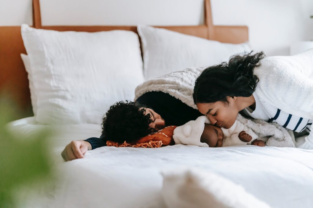 We delen de ervaringen met slaap van nieuwe ouders. Wat kun je qua nachtrust verwachten als je een baby hebt gekregen?