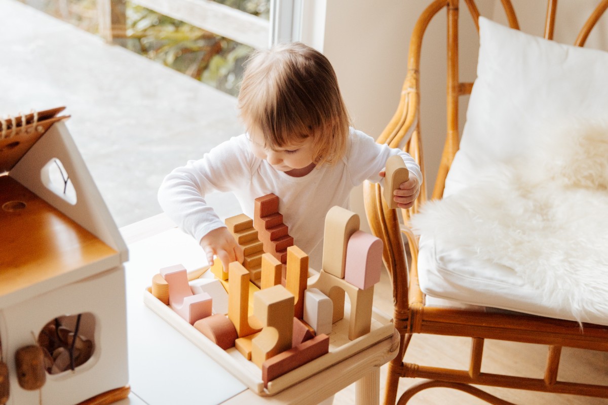 Thuiswerken terwijl de kinderen om je bureaustoel rennen: daar kun je wel wat tips bij gebruiken! Deze 8 tips maken het wat makkelijker.