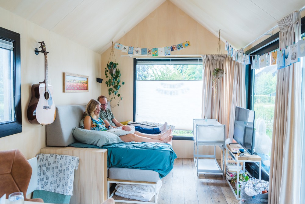 Zakenmama columnist Susan van Loghem woont met haar gezin in een Tiny House en deelt in dit artikel haar ervaring daarmee.